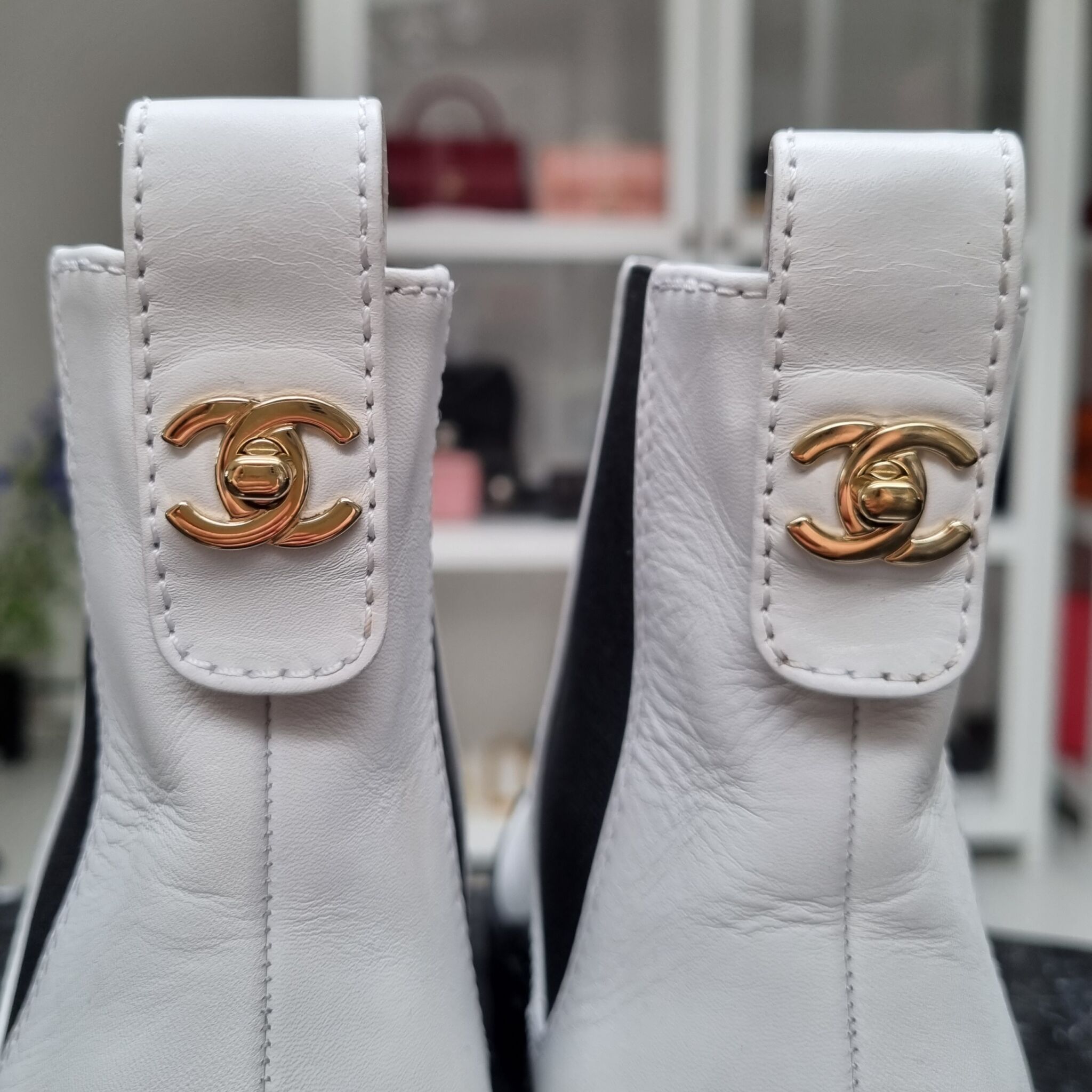 historie kant auroch Chanel Boots, Sort/Hvid, 37.5 - Laulay Luxury