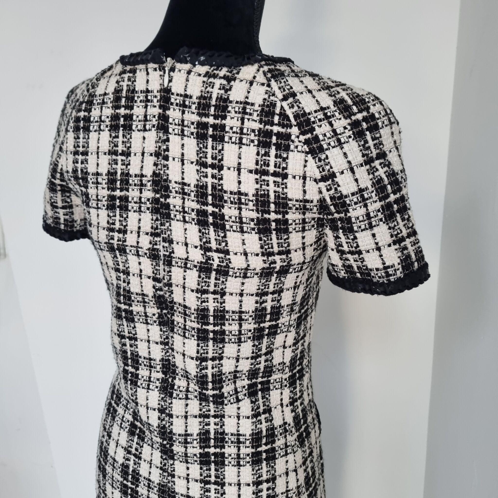 Tweed mini dress Chanel Black size 36 FR in Tweed - 25247963