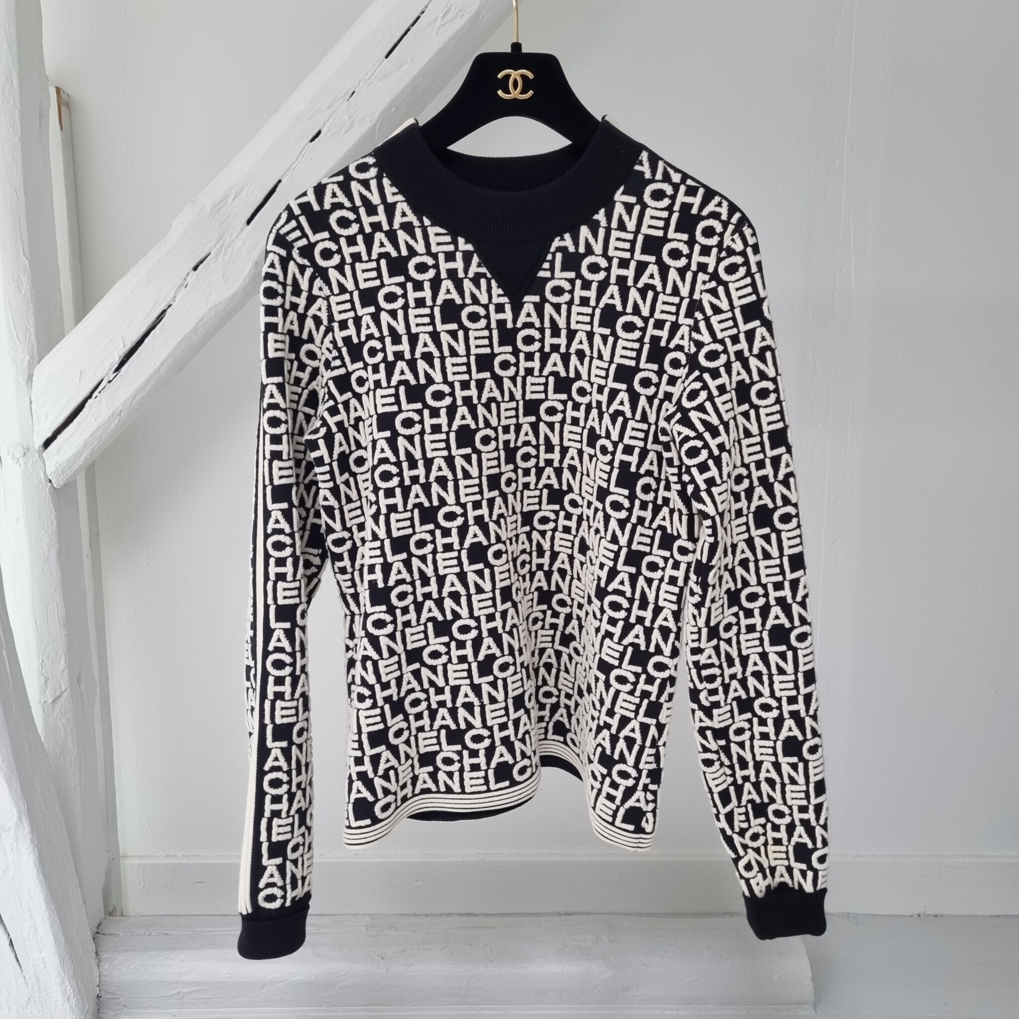 Chanel Sweater, Wool, Black/white, 40 - Laulay Luxury