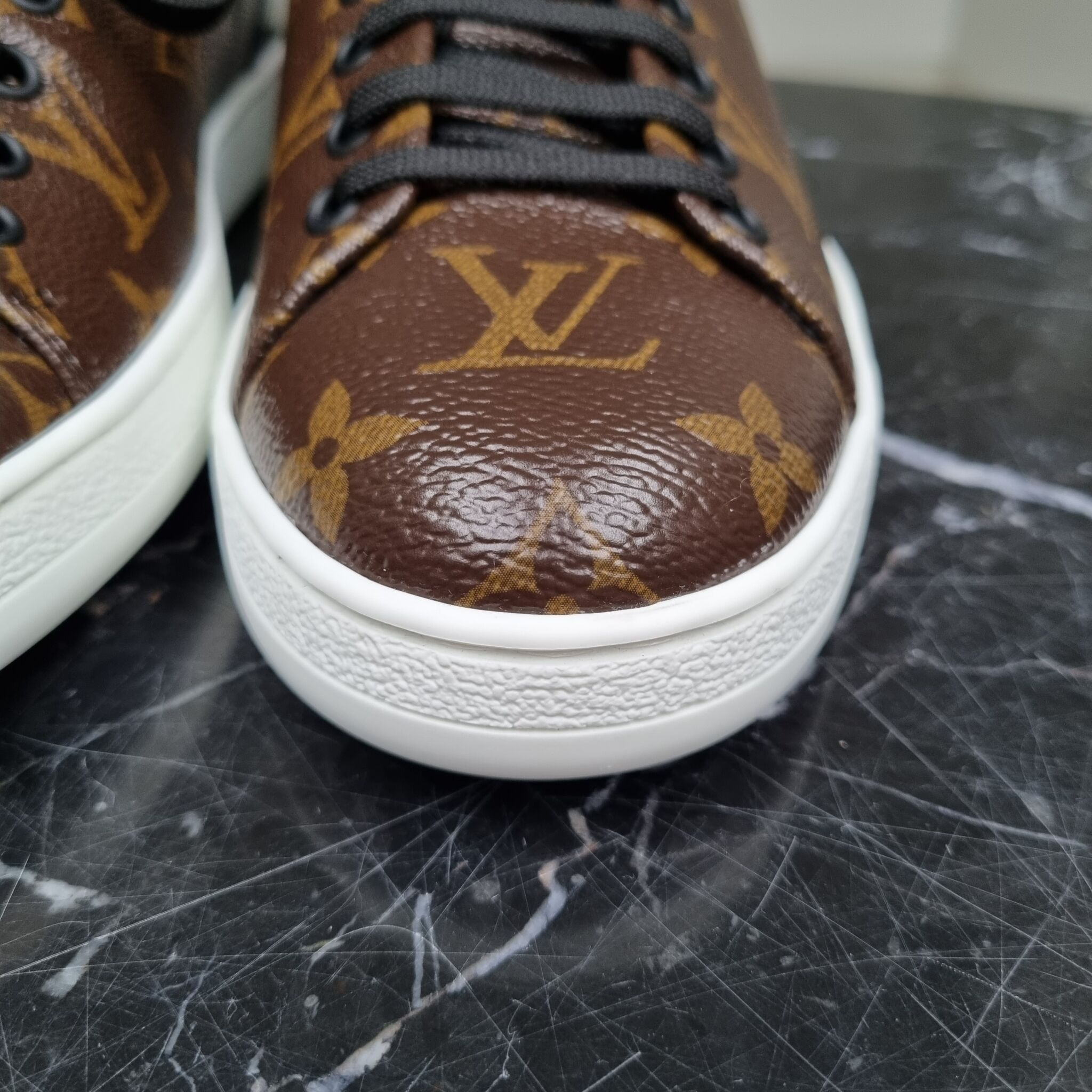 Louis Vuitton Low Top Front Row Sneakers White/Gold 36
