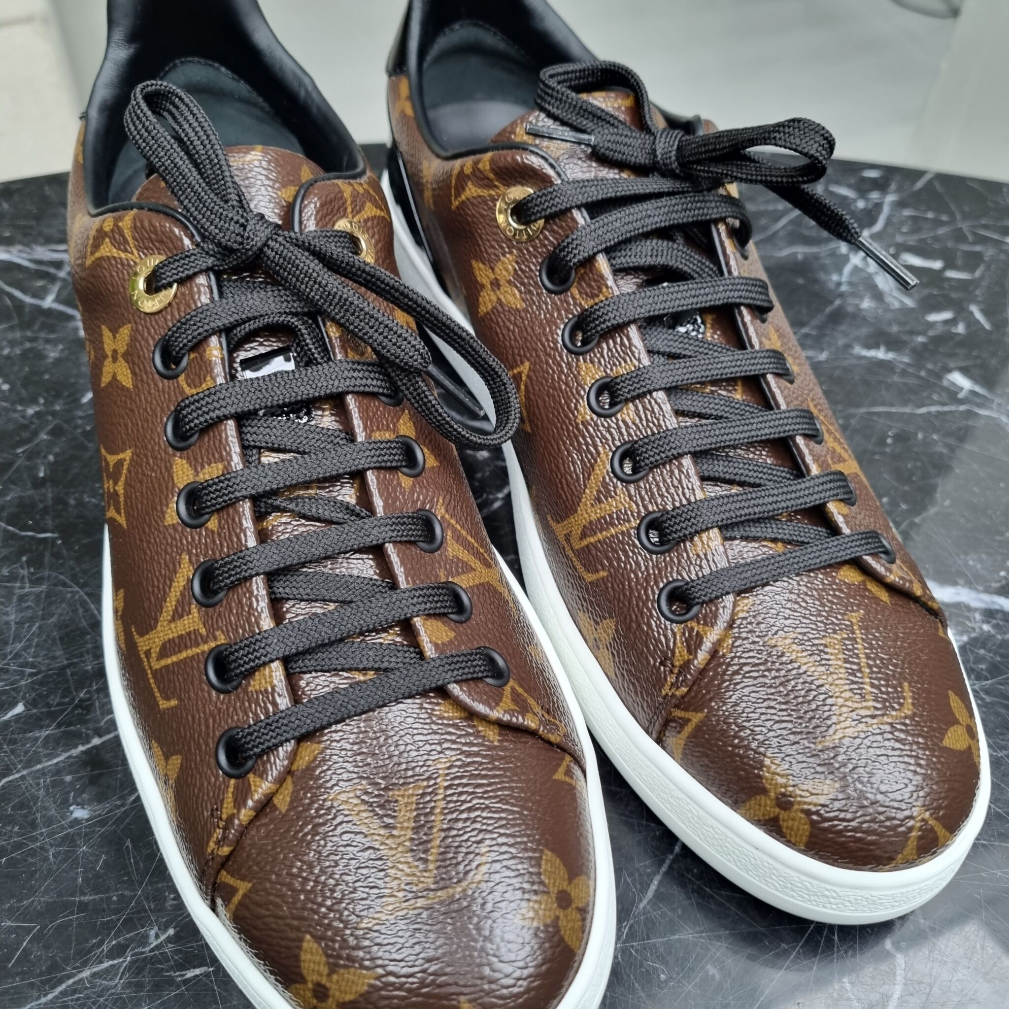Louis Sneakers, Mono, 39.5 - Laulay Luxury