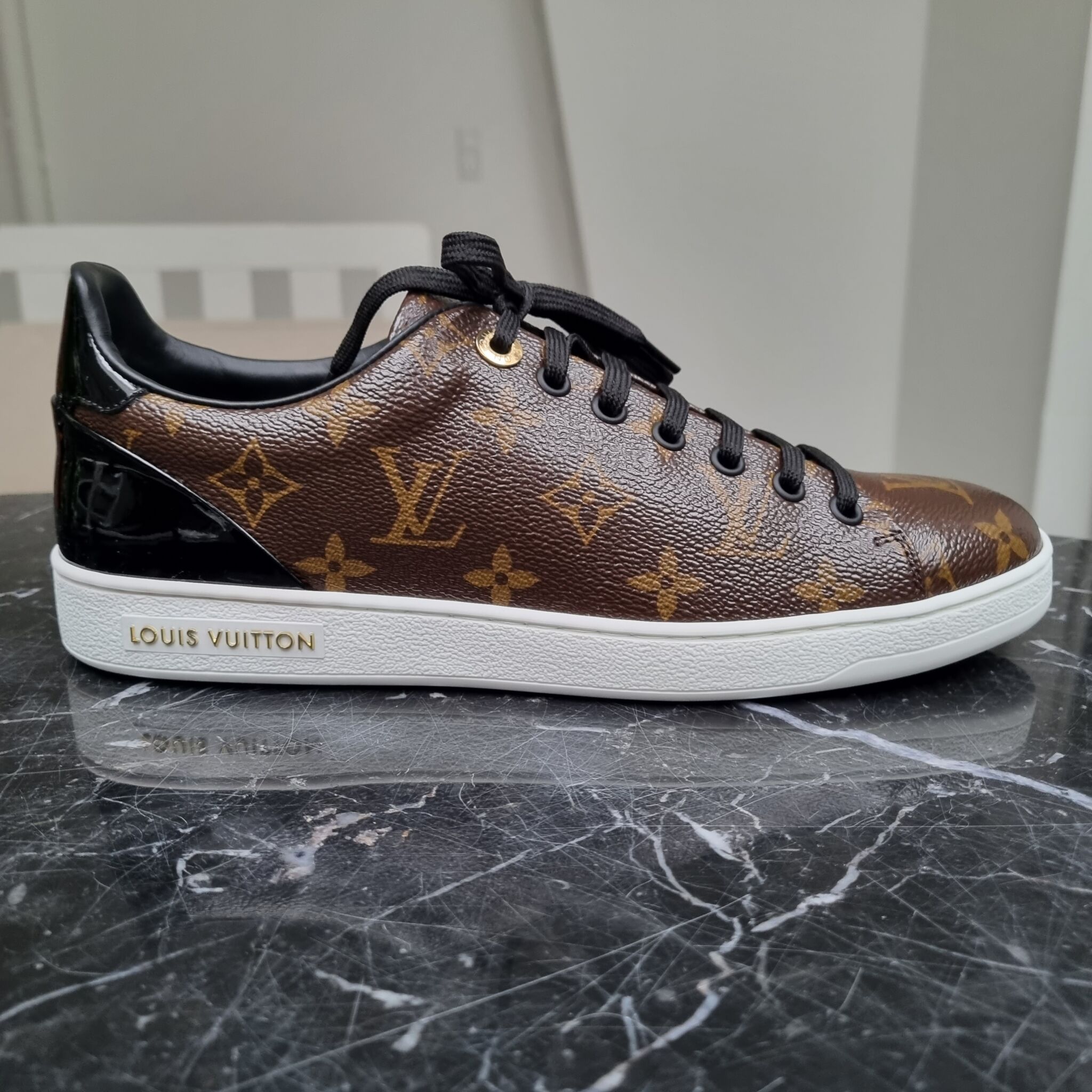 LOUIS VUITTON Frontrow Sneaker Azue. Size 39