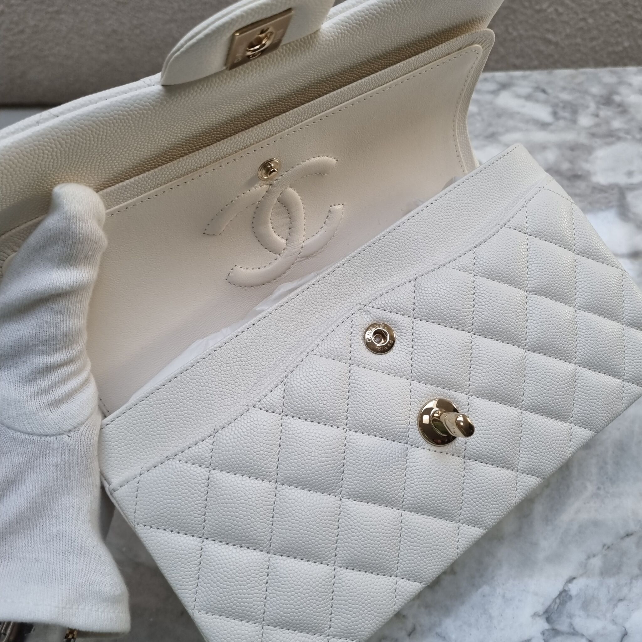 Chanel White Medium Classic Flap in Caviar with Silver Hardware   CCSYESPLSSG