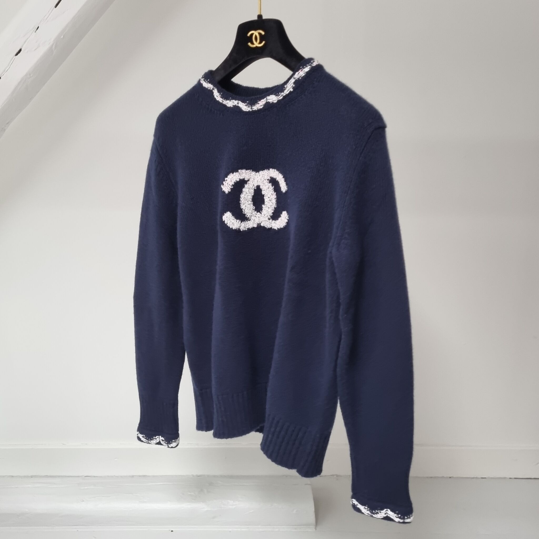 Chanel 21 SS Pullover, Cashmere. Navy, 38 - Laulay Luxury