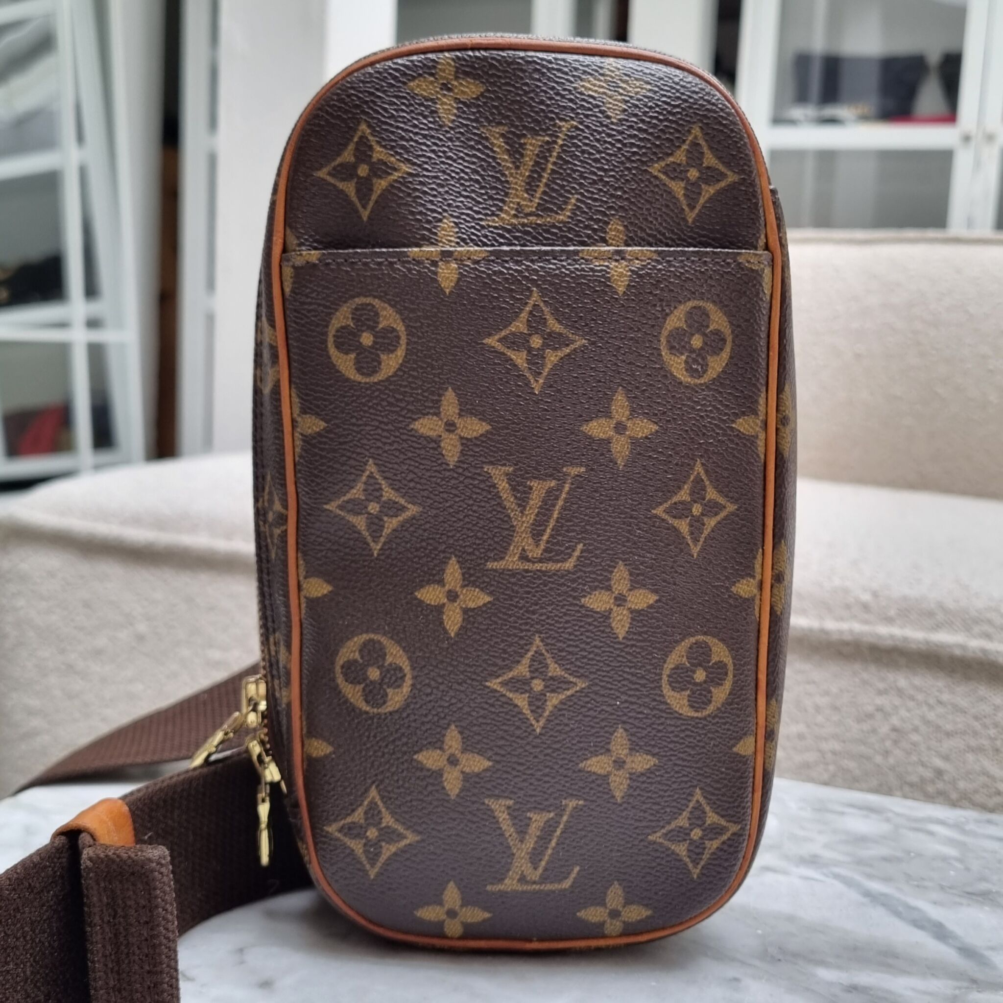Sold at Auction: Louis Vuitton, Louis Vuitton Brown Canvas Pochette Gange  Bag