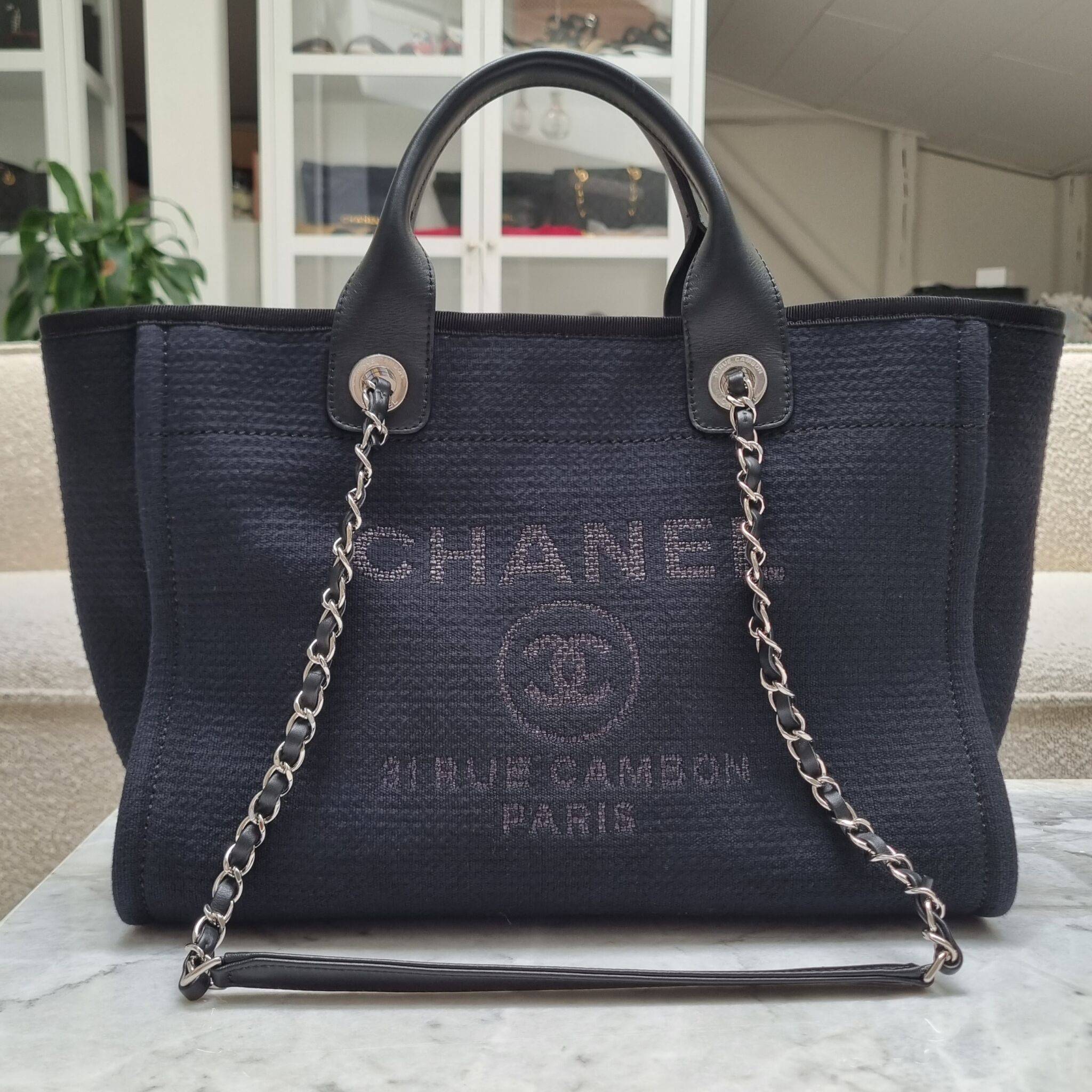 Cafe assistent Blive opmærksom Chanel Small Deauville, Black SHW - Laulay Luxury