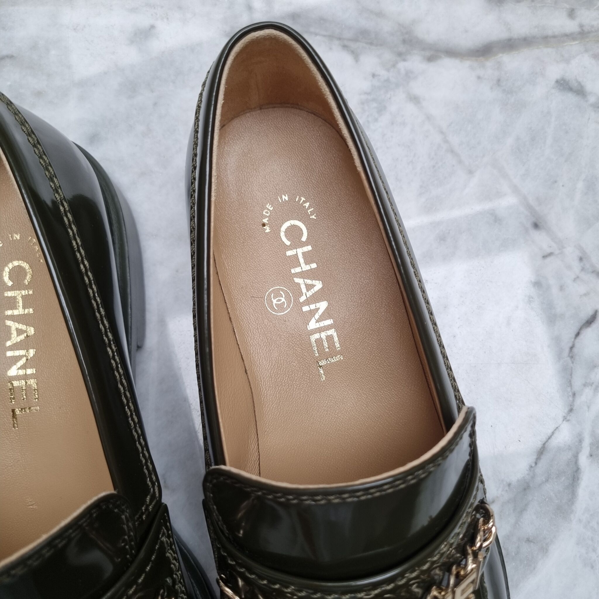 Summen Legitim straf Chanel Loafers, Lak Læder, Olive, 38.5 - Laulay Luxury