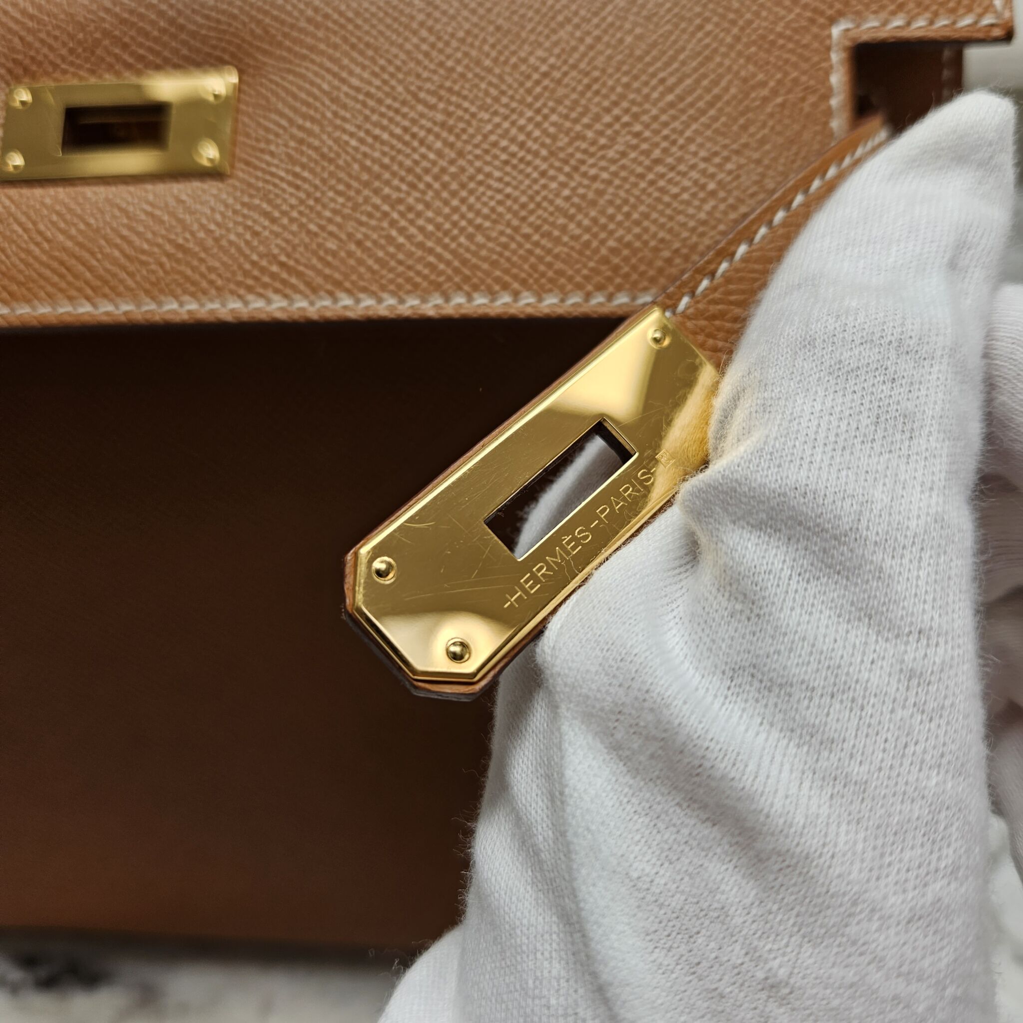 Hermès Kelly 28 Sellier, Epsom, Gold GHW - Laulay Luxury