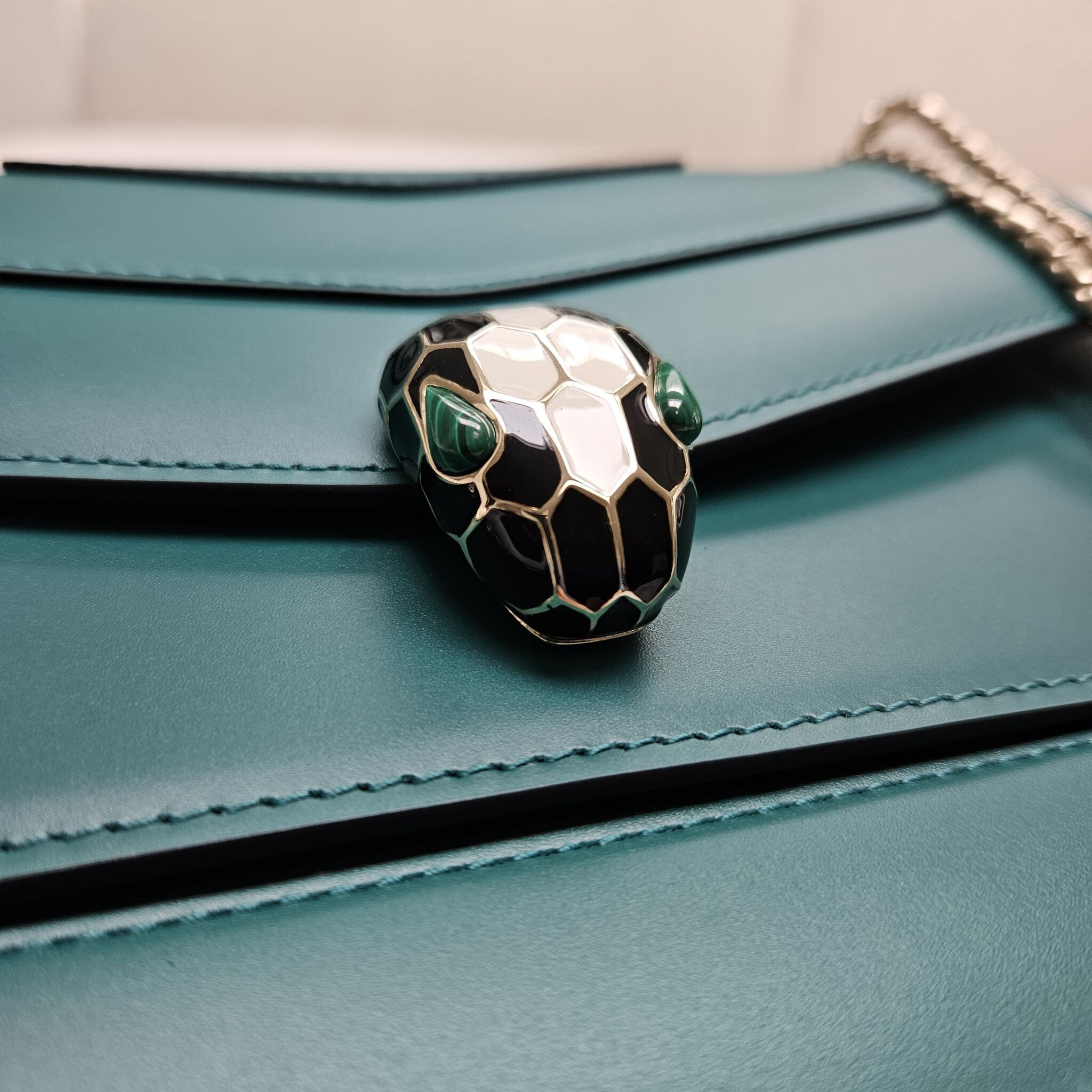 Bulgari Forever Serpenti Bag, Kalveskind, Emerald Green GHW - Laulay Luxury