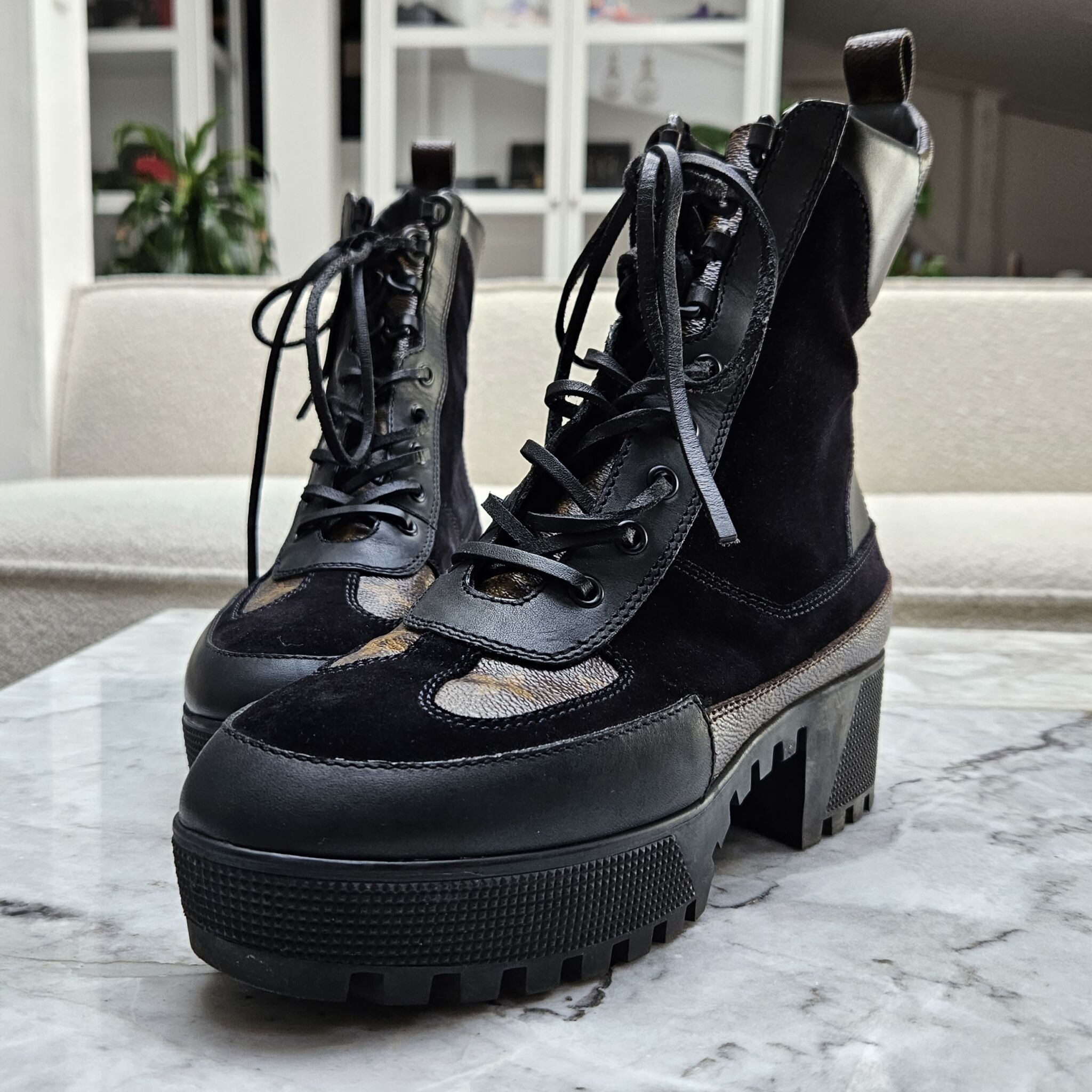 Louis Vuitton Laureate Platform Desert Boot BLACK. Size 40.0