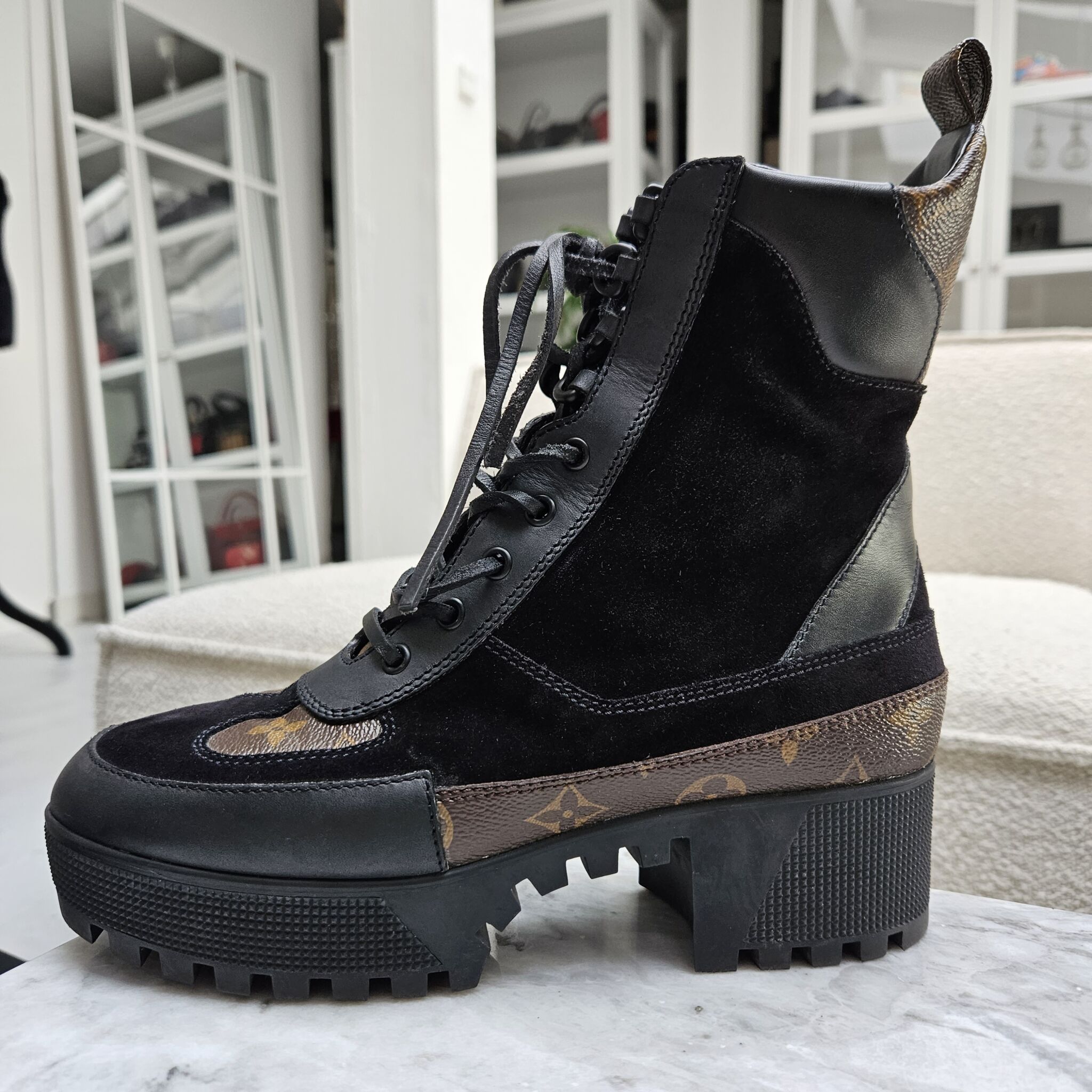 Louis Vuitton Laureate Platform Desert Boot BLACK. Size 40.0