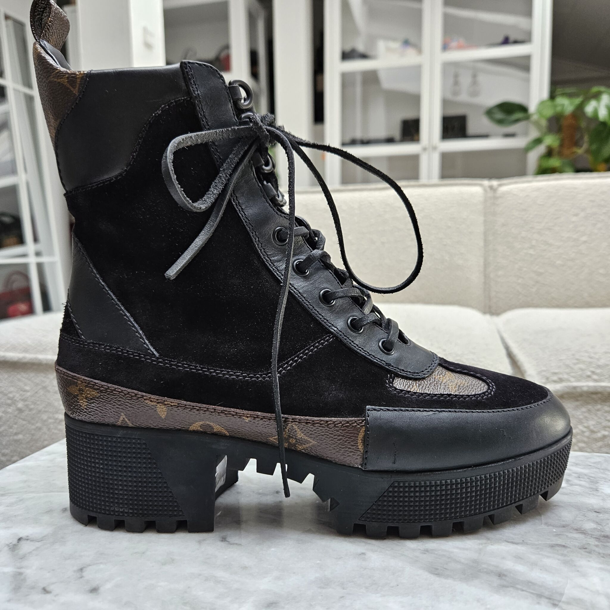 Louis Vuitton Laureate Platform Desert Boots In Black