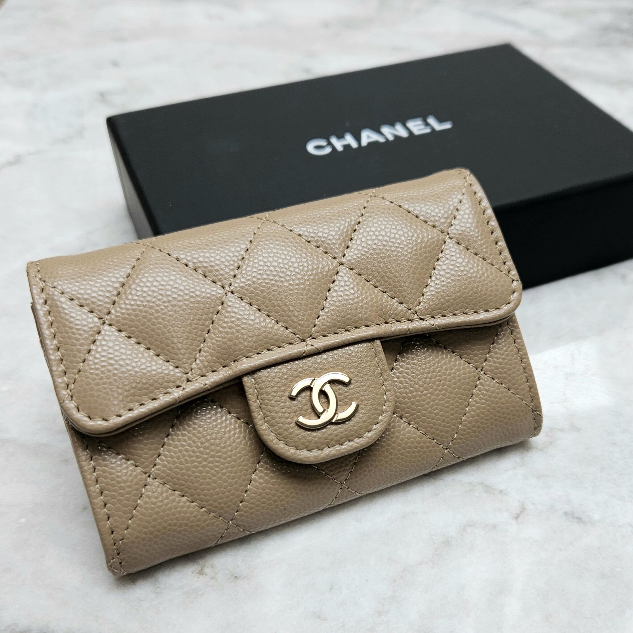 Chanel 22A Royal Purple Medium Classic Flap in Caviar, Luxury, Bags &  Wallets on Carousell