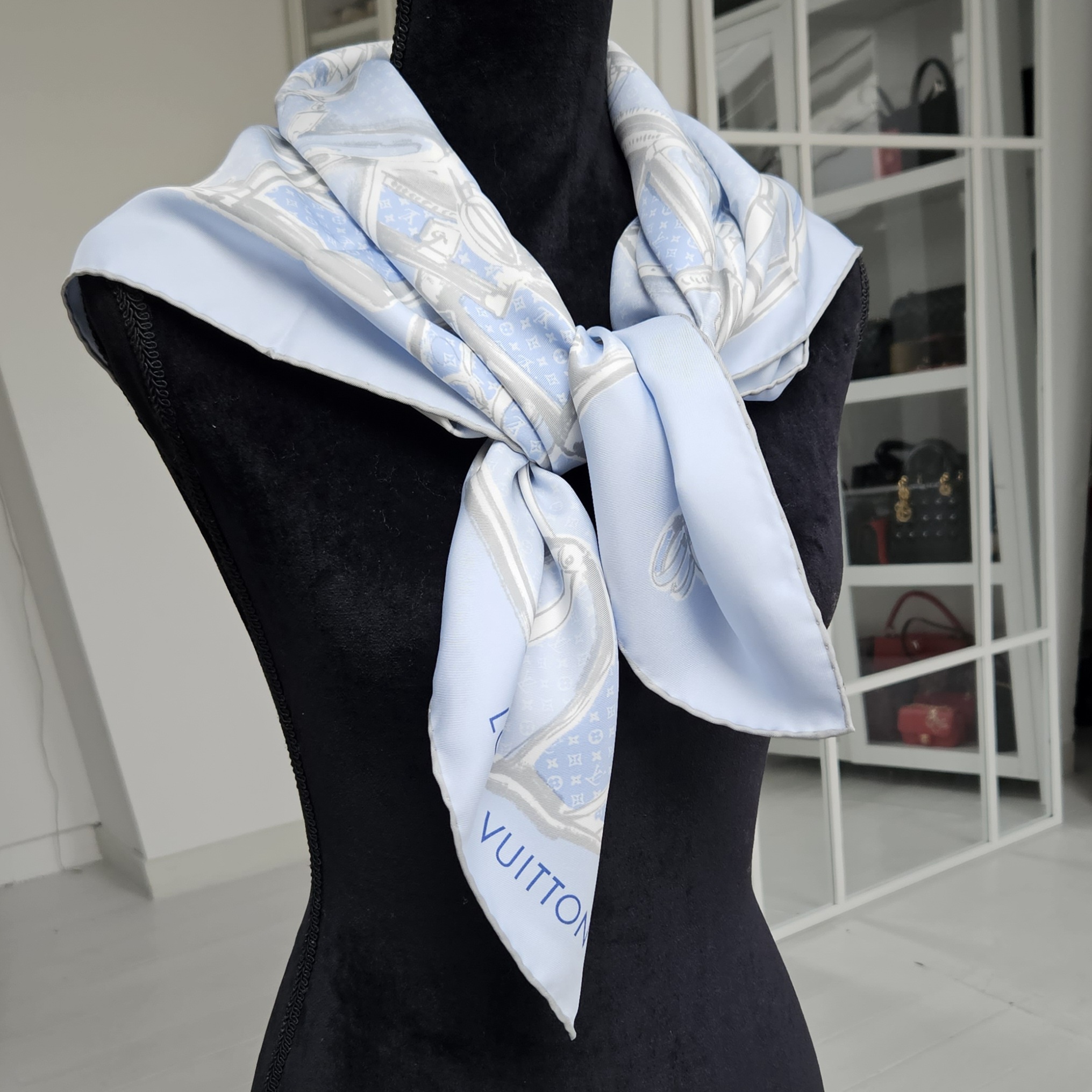 trunks square scarf