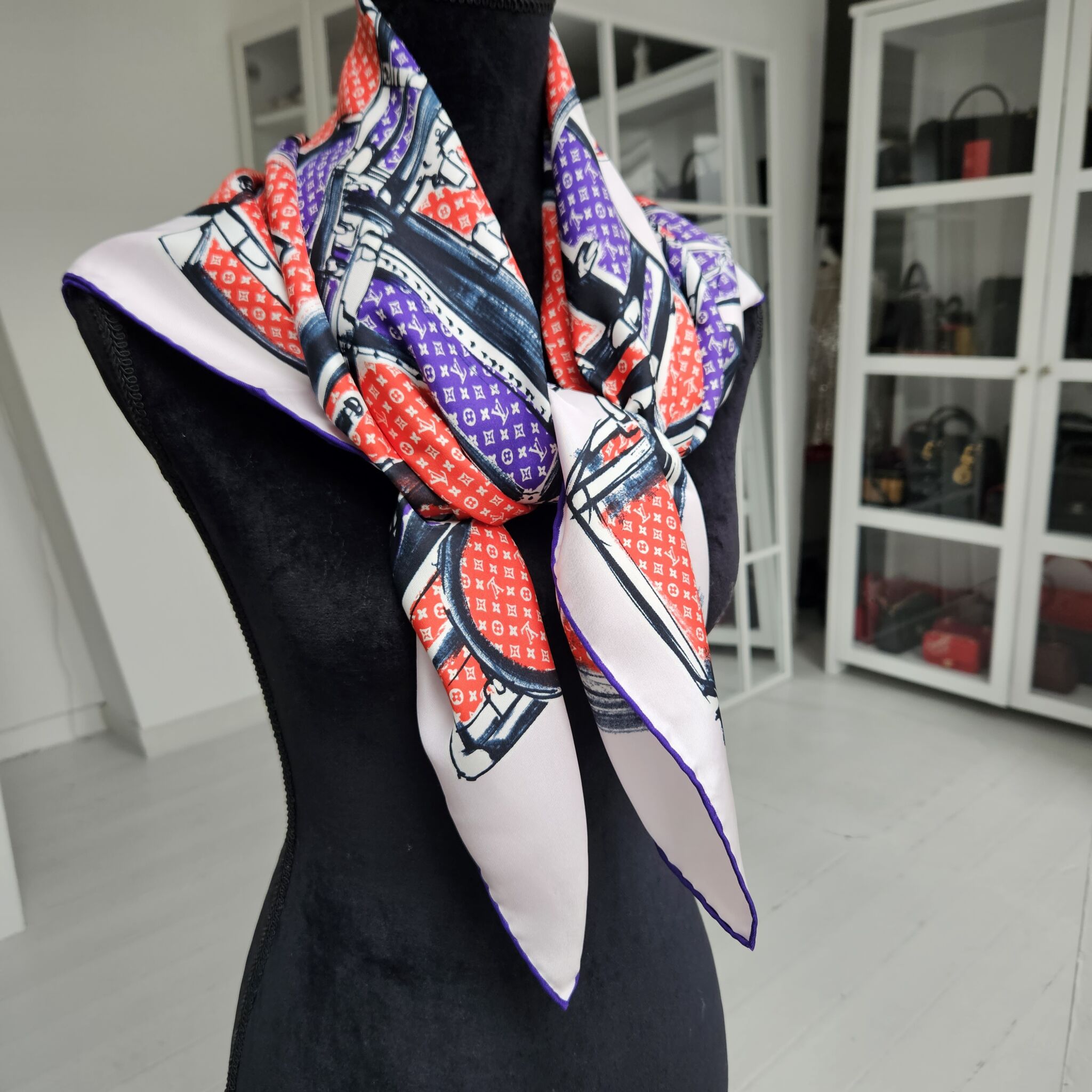 trunks square scarf