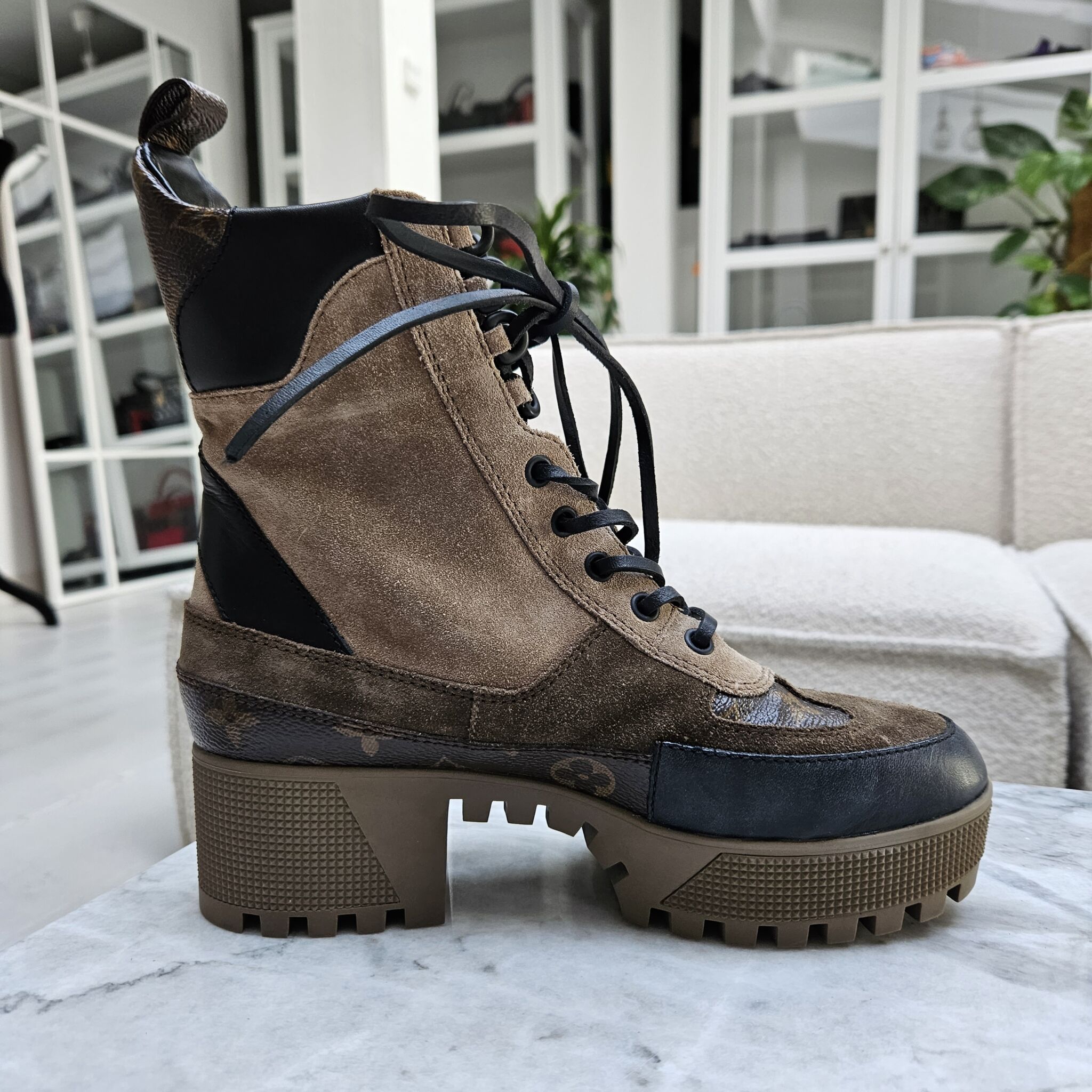 Laureate Platform Desert Boots - Luxury Beige