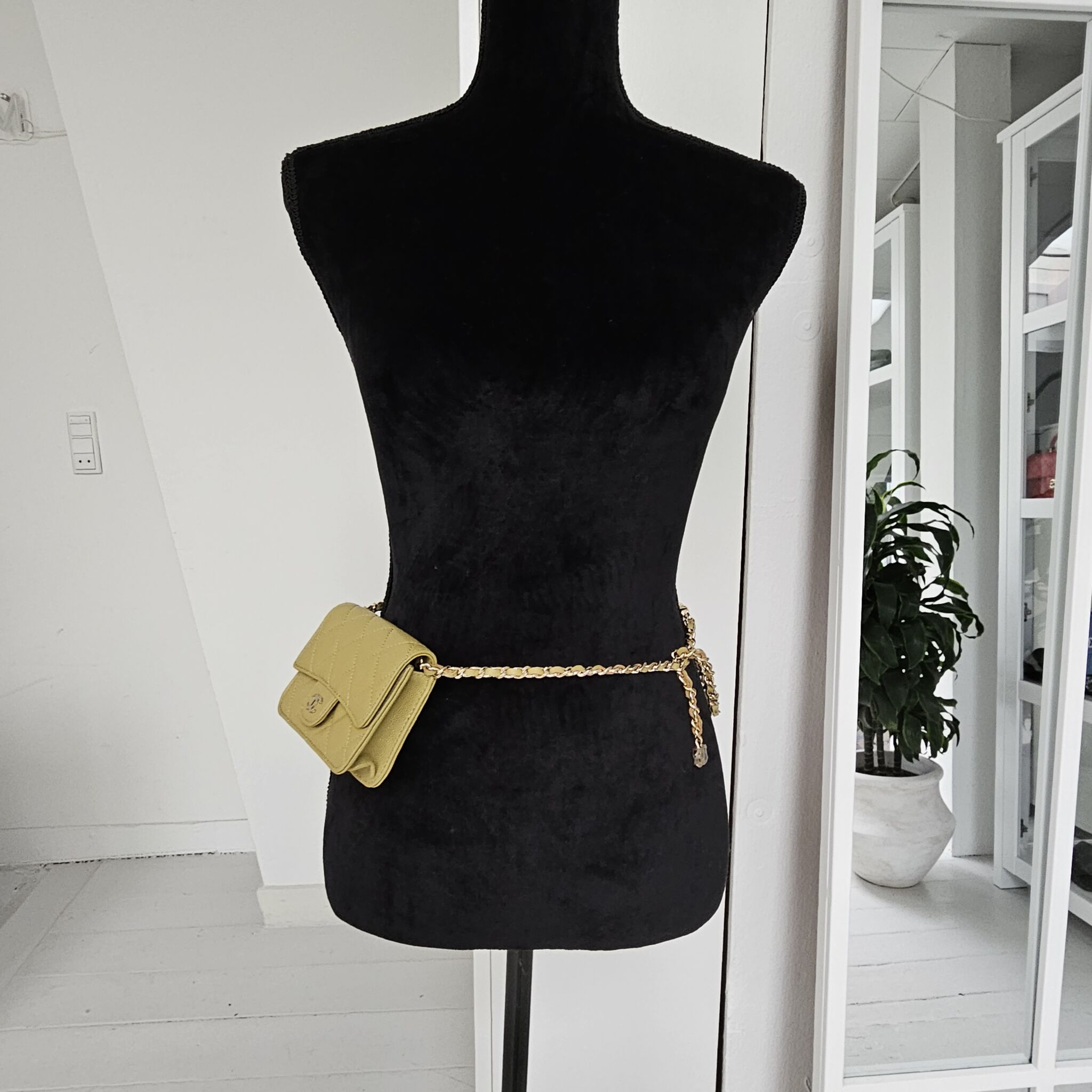 Chanel waist outlet bag with chain