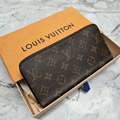 Unboxing Louis Vuitton Monogram Reverse Card Holder for Valentines 2021 