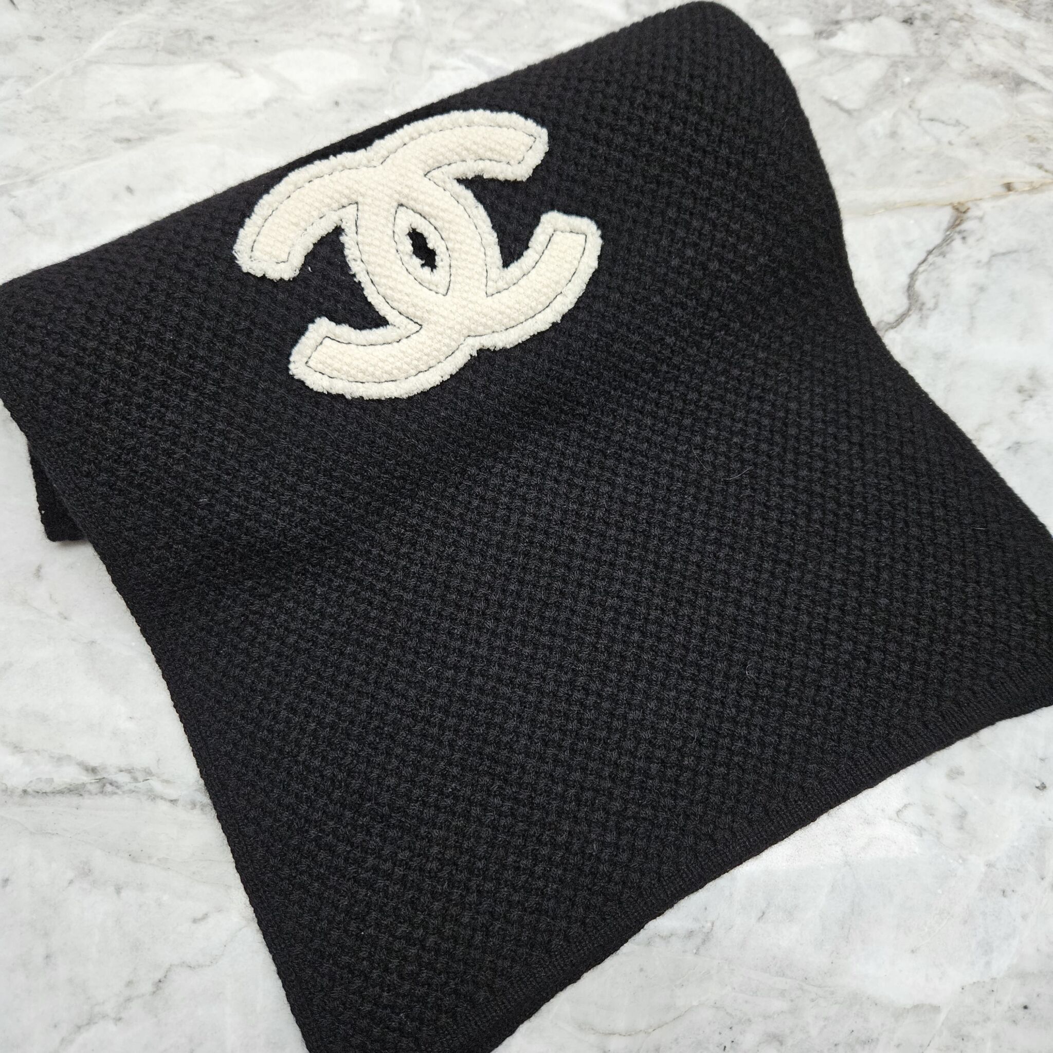 Chanel Large CC Blanket, Uld/Cashmere, Sort/Grå - Laulay Luxury