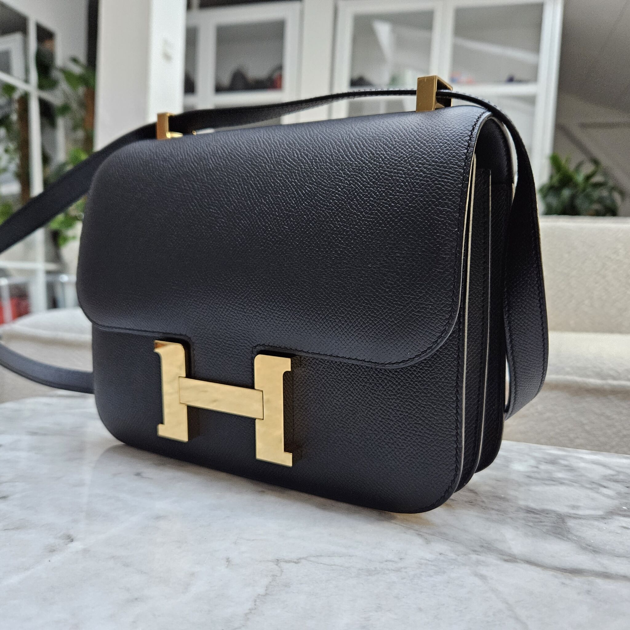 A BLACK EPSOM LEATHER CONSTANCE 24 WITH GOLD HARDWARE