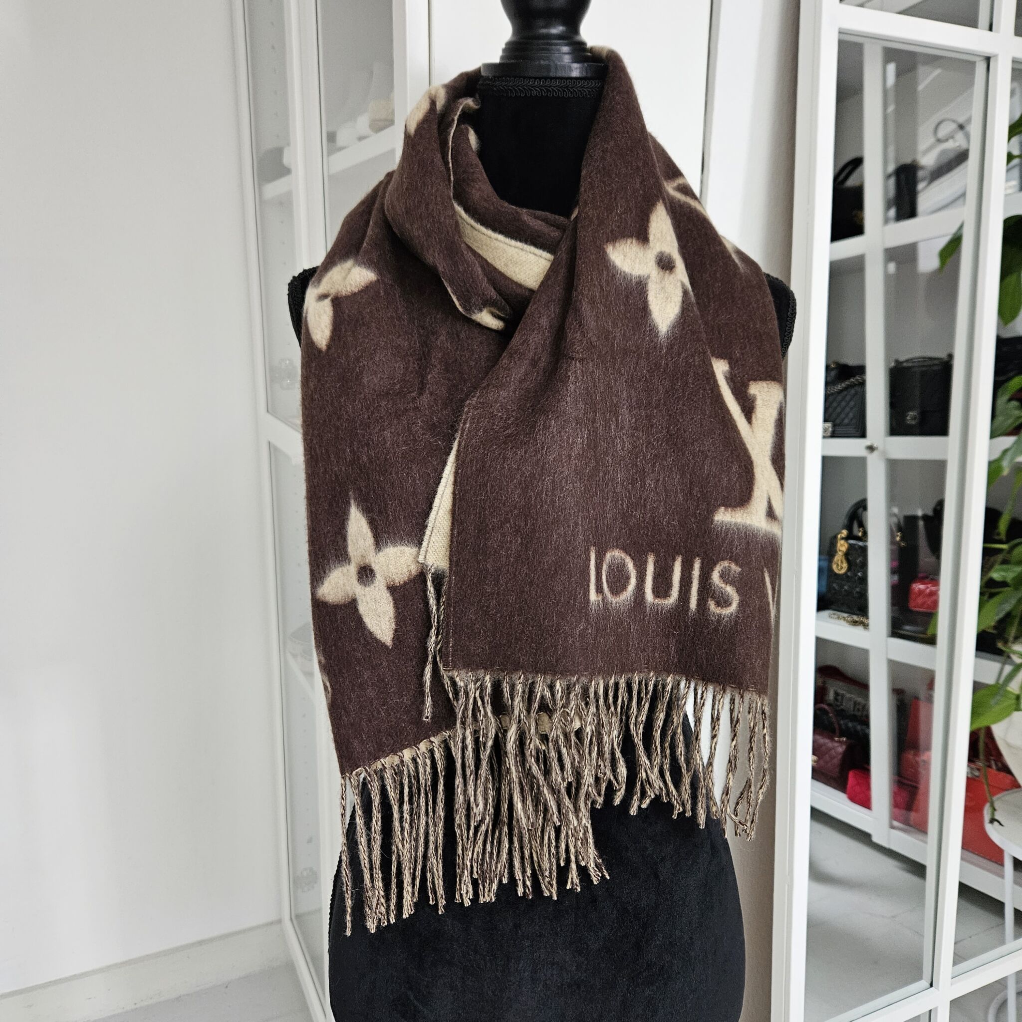 Louis Vuitton - Cold Reykjavik Scarf - Cashmere - Black - Women - Luxury