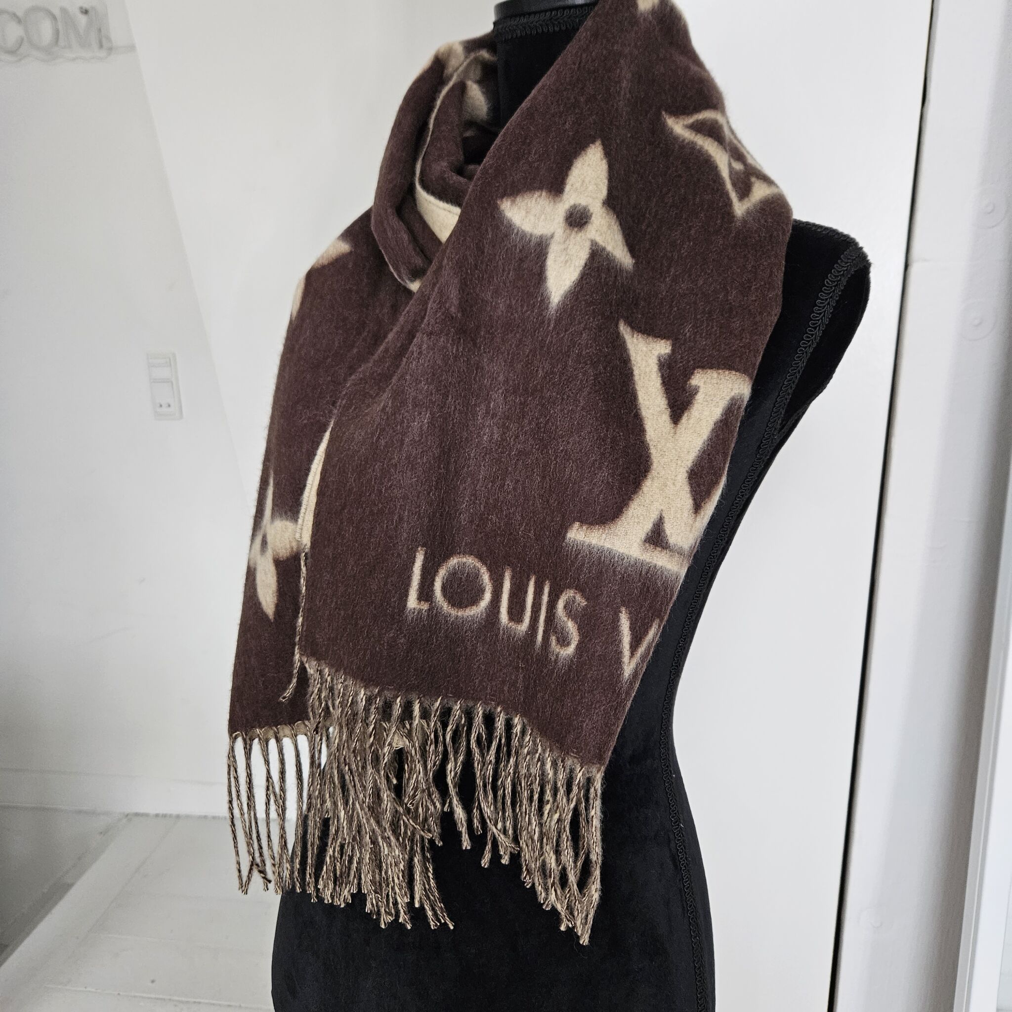 Louis Vuitton Reykjavik Scarf Dark Brown Cashmere