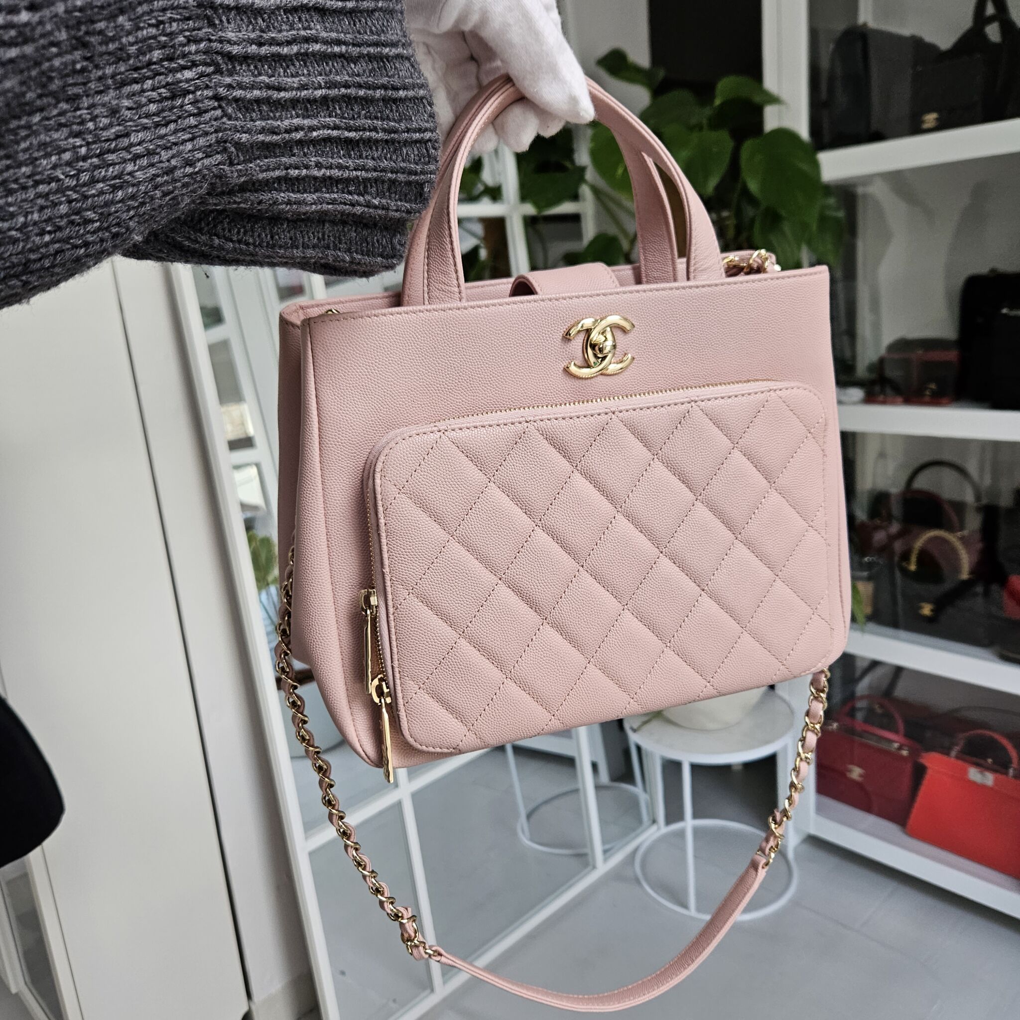 Chanel Small Business Affinity Shopper, Caviar, Light Pink LGHW - Laulay  Luxury